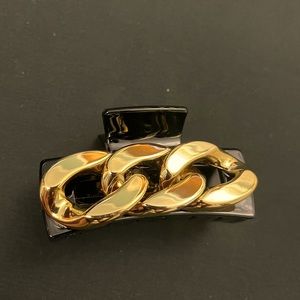 Black and gold chain claw clip